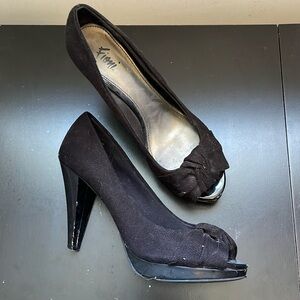 Fioni black heels